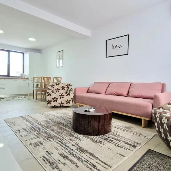 X rent apartment, hótel í Comana