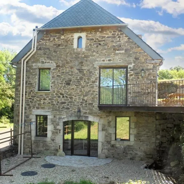 Maison spacieuse à Castelnau-de-Mandailles avec cheminée 250 m², hotel v destinácii Castelnau-de-Mandailles