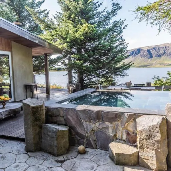 Luxury Lakefront villa, infinity hot tub and sauna, hotel v destinaci Grímsnes og Grafningshreppur