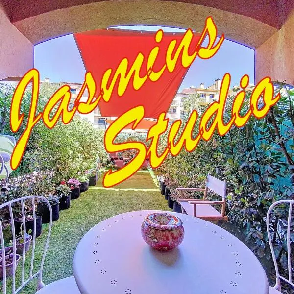 Cosy, Wi-Fi, jardin & parking, Jasmins Studio entre Cannes et Antibes, hotel v destinaci Vallauris