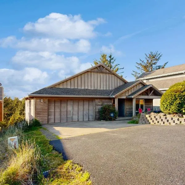 The Beach Bunkhouse, Hotel in Pacific City
