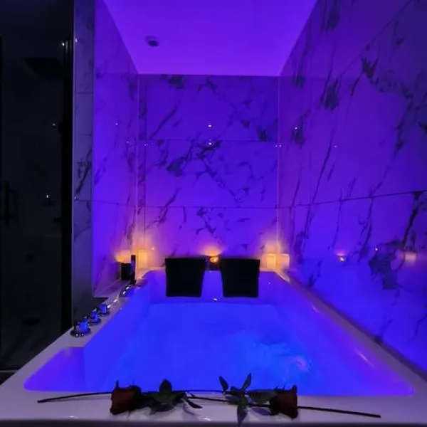 LOVE ROOM - Amour Chic et Intime, hotel in Montbrison