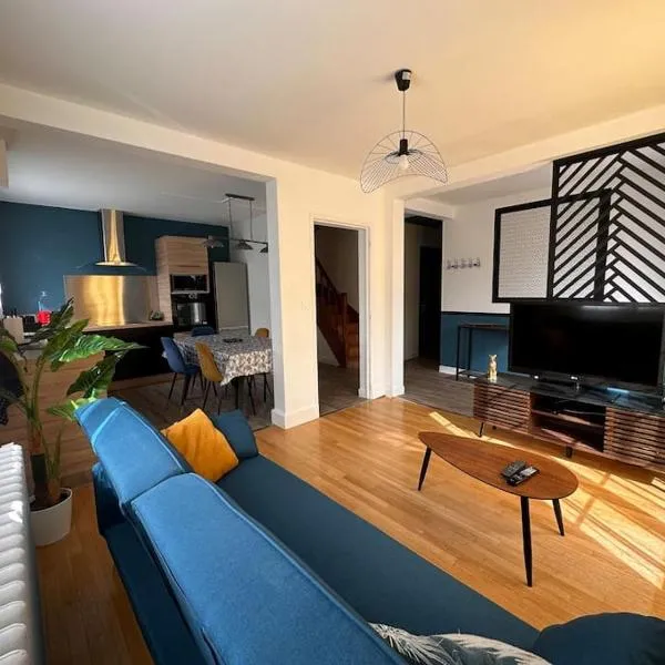 Agréable maison de ville 6 personnes, Hotel in Bourges