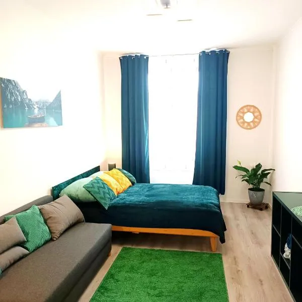 Family Apartment With kitchen Neunkirchen, hotel v destinaci Neunkirchen