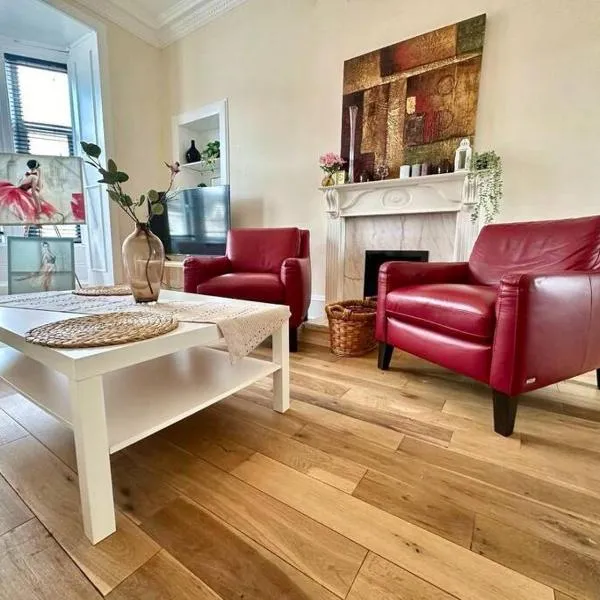 Dumbarton cosy home, Loch Lomond, hotel in Dumbarton