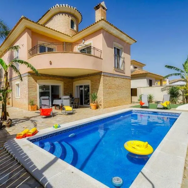 Villa Serendipity + private Pool+ BBQ +5 rooms, hotel v destinaci Torre del Rame