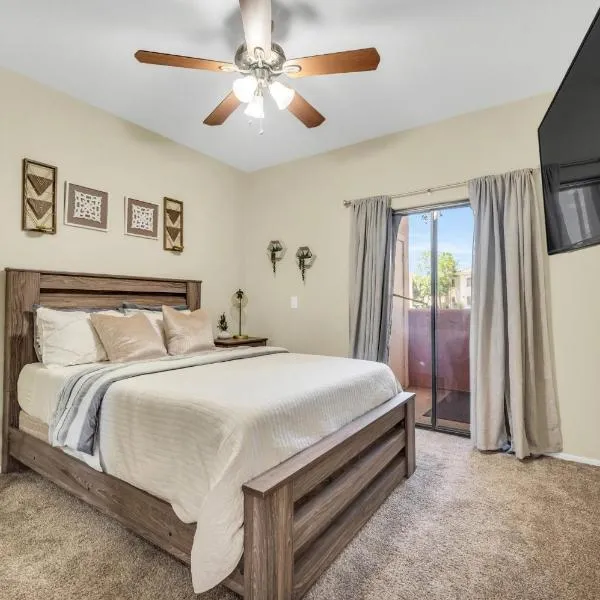 Comfy Condo with Heated Pool and Gym, hotel in Phoenix