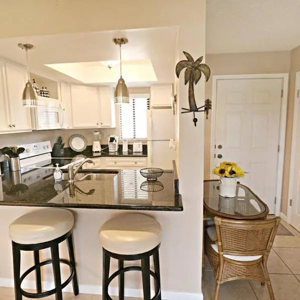 Beach Side complex B23 1 Bed 1 Bath w/Heated Pool，聖奧古斯丁的飯店