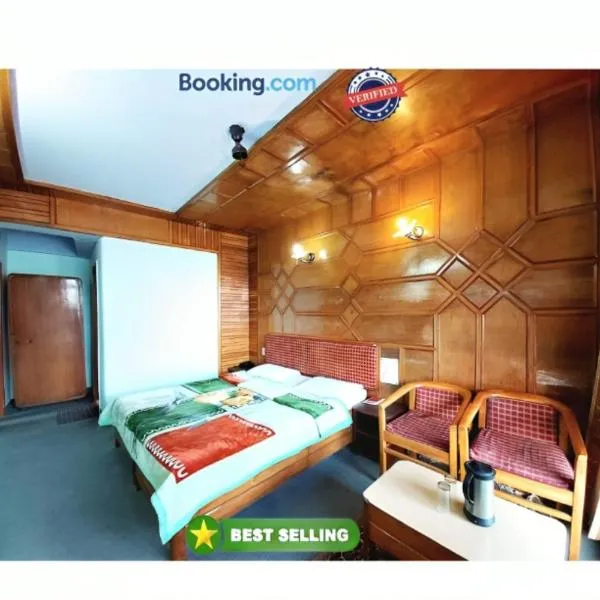 Viesnīca Hotel Radha Continental Nainital Near Mall Road - Hygiene & Spacious Room - Prime Location - Best Selling pilsētā Nainitala