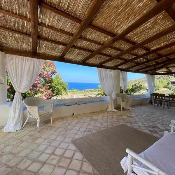Ville Pollara - tramonto sul mare, hotel in Pollara