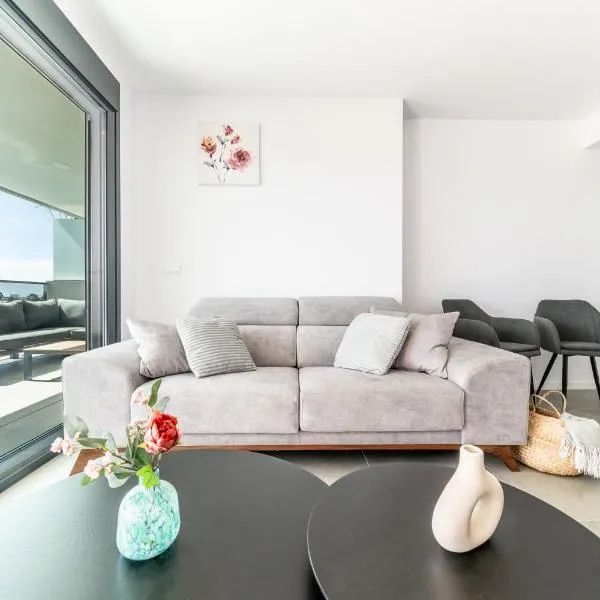 Casa Catalina - breathtaking sea views by OYOOSTAYS, hotel v destinácii Campoamor