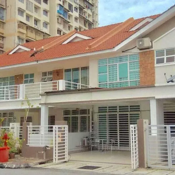 38 Georgetown 3 Storey Terrace local food 5rooms 16pax, hotel v destinaci George Town