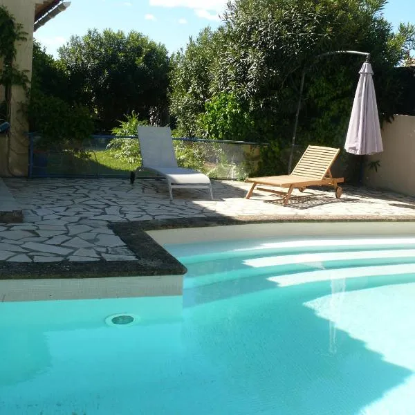 Chambre privee dans villa avec piscine en Petite Camargue, hotel v destinácii Lattes