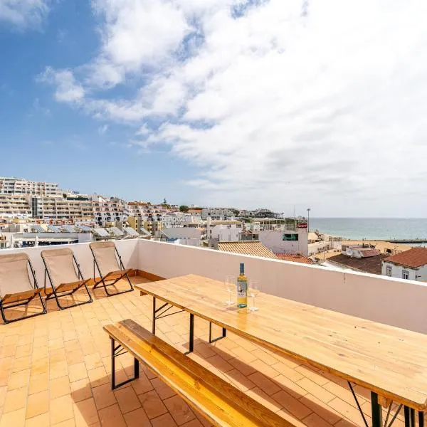 Sandy Bottoms Hostel, hotel v destinaci Albufeira
