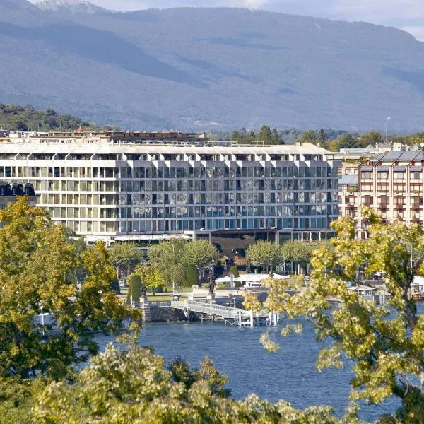 Fairmont Grand Hotel Geneva، فندق في Presinge