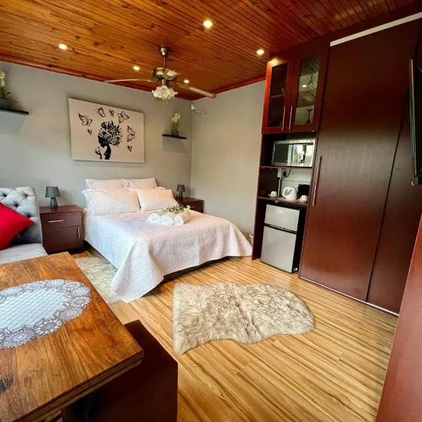 SharronDeez, hotel in Cape Town