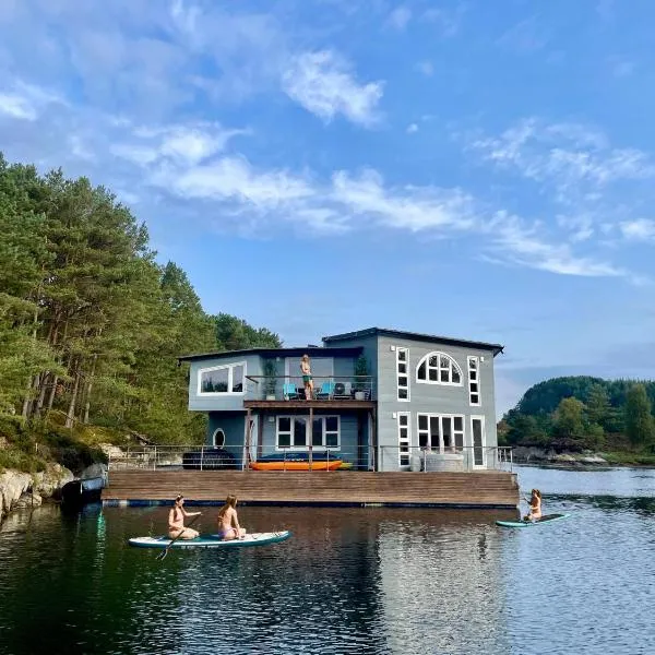 Floating House Bergen, hotel di Turøy