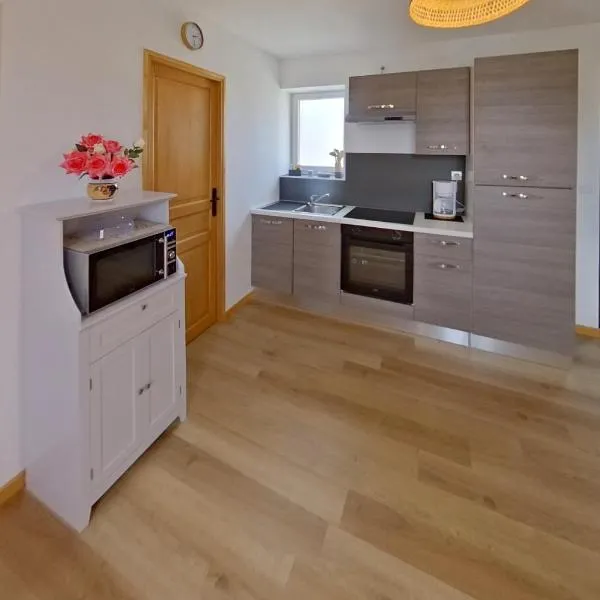 Au cœur du village charme calme et parking privé, hotel u gradu Reviers