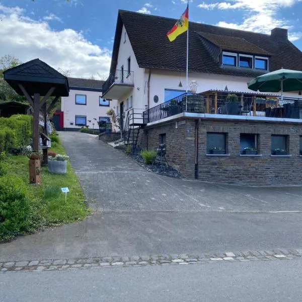 Ferienwohnung Rockenbach, hotel v destinaci Pünderich