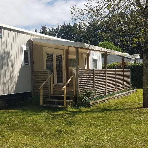 Mobil-home 3ch, 2 sdbwc, tout confort camping les allais Trogues โรงแรมในTrogues