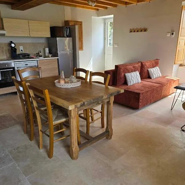 Gite au pied de la Colline, hotel i Vézelay