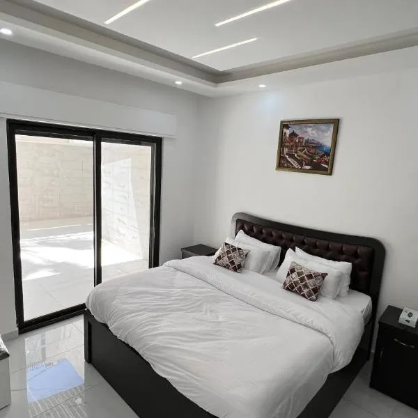 شقة بثلاث غرف نوم الجاردنز عمو سامي, hotel di Amman