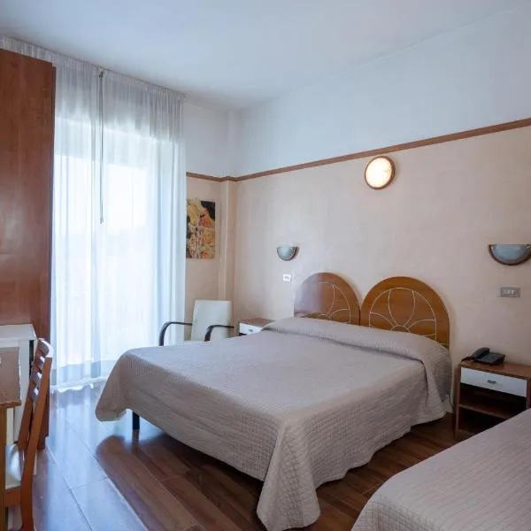 Hotel Britannia Rimini Marina centro, отель в Римини