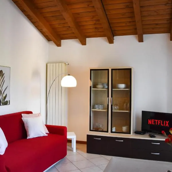 CA' GIALLA 5 - sul Lago di Lugano, Dog friendly, Balcone & Parcheggio -, hotel in Cadegliano Viconago