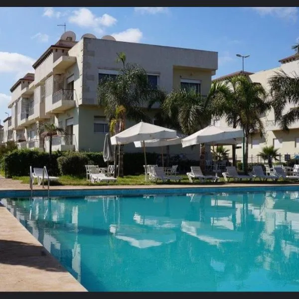 APPARTEMENT MEUBLé RESIDENCE FERMÉE AVEC PISCINE, hotel v destinaci Sidi Rahal
