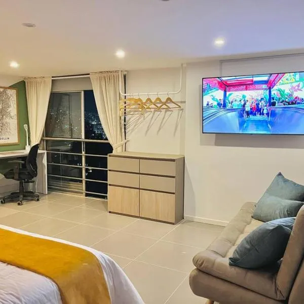 Luxury El Poblado Loft, relax in Medellin's heart!, hotel in Medellín