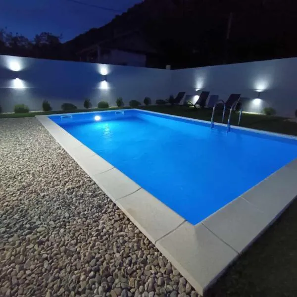 Sasha Apartment and Swimming Pool, hotel i Gornje Selo