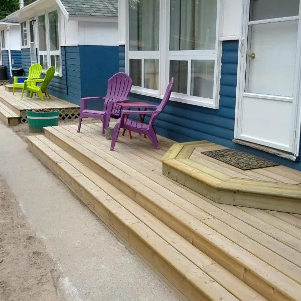 Wu Wu's Cabins, hotel in Wasaga Beach