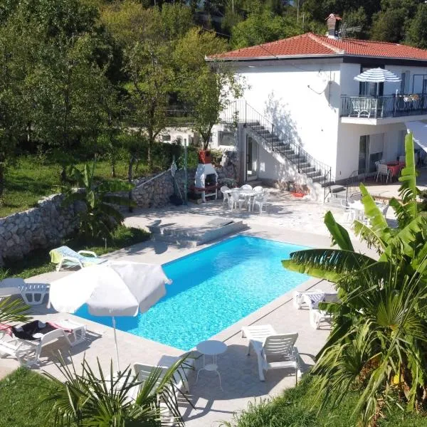 Apartments Ema, hotel di Lovran