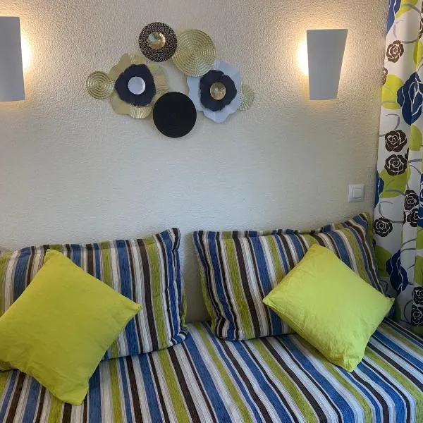 Superbe duplex les belles Rives Argentat bords Dordogne avec wifi, hotel v destinaci Argentat