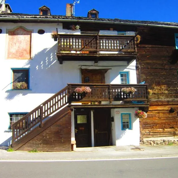 canton 520 camera matrimoniale e appartamento self check in, hotell Livignos