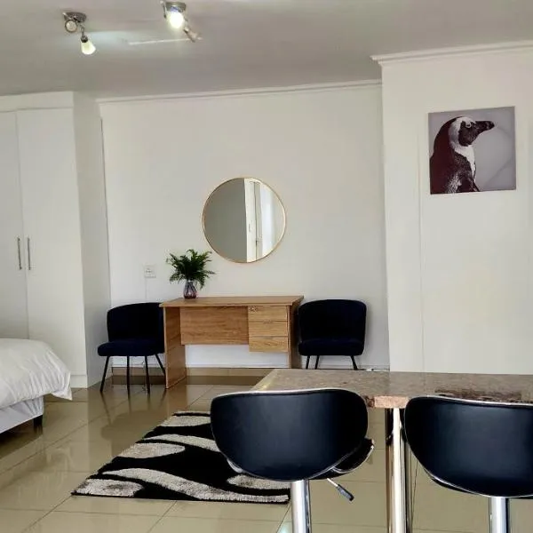 Khayelihle Guest house, khách sạn ở Benoni