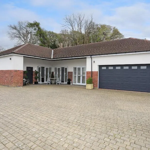 Oakwood Stables, hotel in Conwy