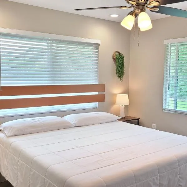 Air Conditioned! Paradise Park Brand new 2-bedroom Suite, hotel v destinaci Keaau