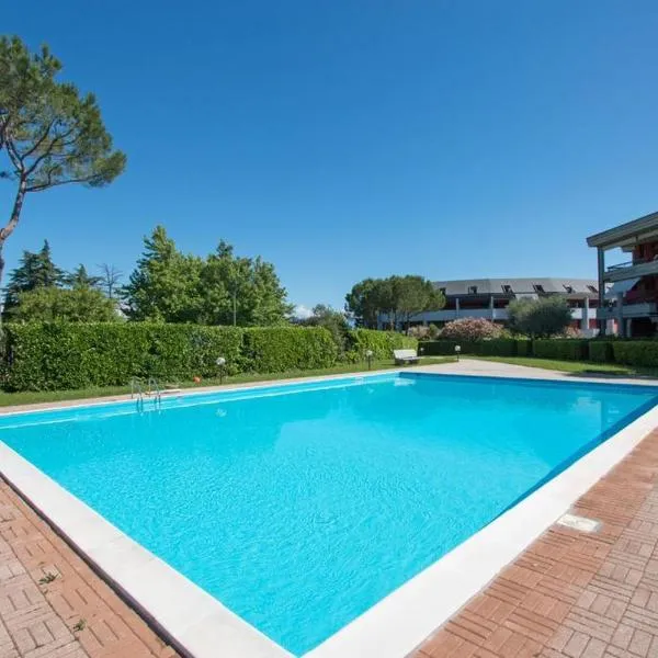 Perla Apartments, hotel v destinaci Desenzano del Garda