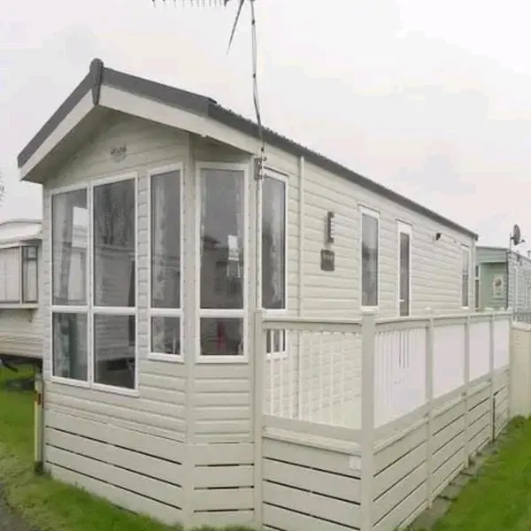 Luxury 2 Bed Caravan Heacham Beach Pets go Free, hotel in Hunstanton