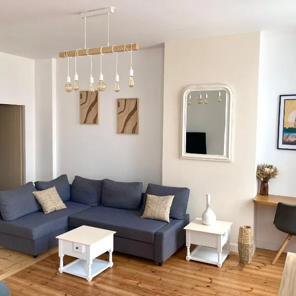 Beau T3 lumineux : La Couronne, hotel v destinácii Rochefort