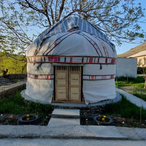 Kakhar Yurt stay & Mountain village, hotel a Nurota