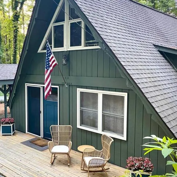 Cozy Cottage w Hot Tub, 5 min walk to Main St, hotel in Highlands
