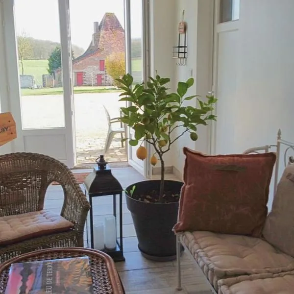 La Gravardière, Nature & Pêche, 5min de la ville, hotel in Belhomert-Guéhouville