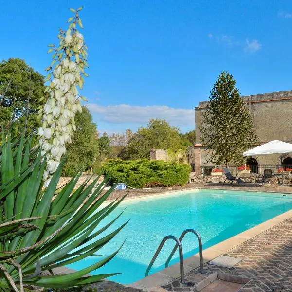 Domaine de la Courbe Hôtel & Spa, hotell i Luché-Pringé