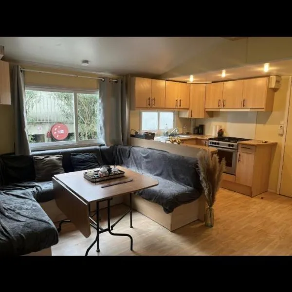 Mobilhome 6 personnes climatisé, hotel in Villeneuve-lès-Maguelonne