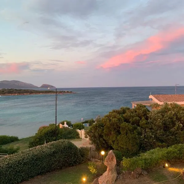 Villa Elena fronte mare spiaggia Bados- Pittulongu- Golfo Aranci, hotel v destinaci Olbia
