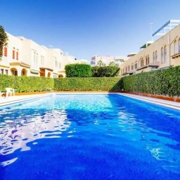 Villa Magerit, entire home 5 minutes easy walk to sandy beach, hotel v destinaci La Mata