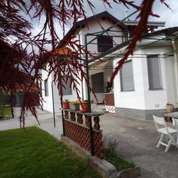 Casa Vacanze Terra di Mezzo, hotel v destinácii Invorio Inferiore