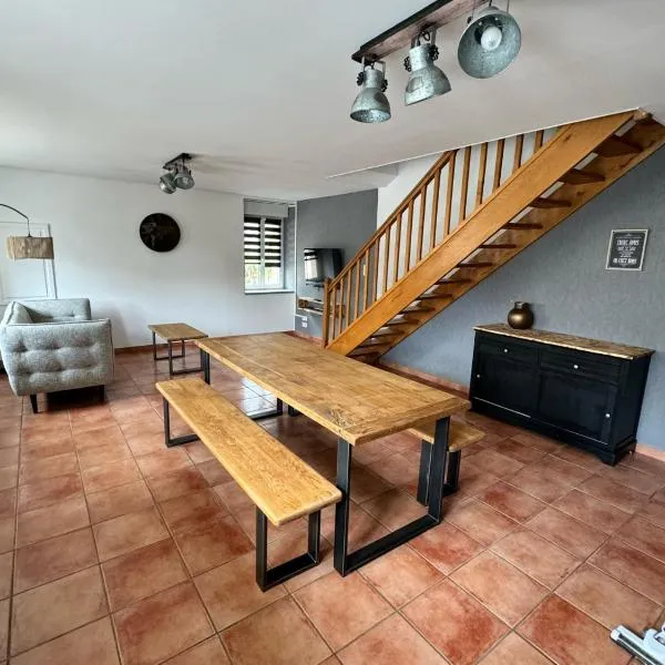 Maison aux pieds du circuit de Mirecourt, hotel v destinaci Baudricourt